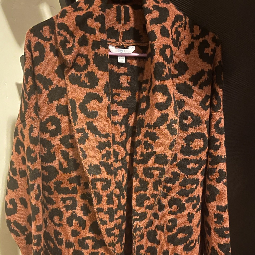 Beautiful print sweater!